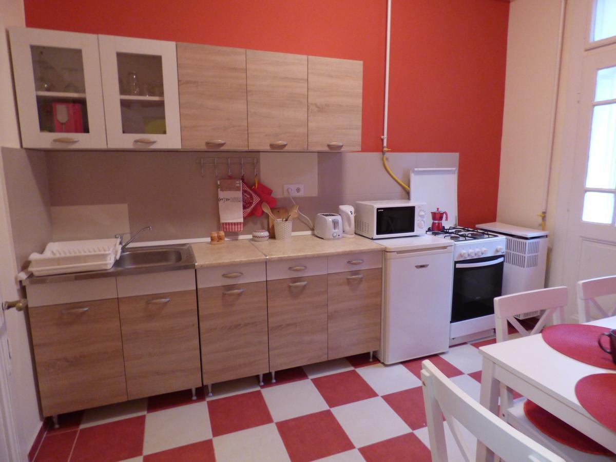 Yellow Apartment Debrecen Exterior photo