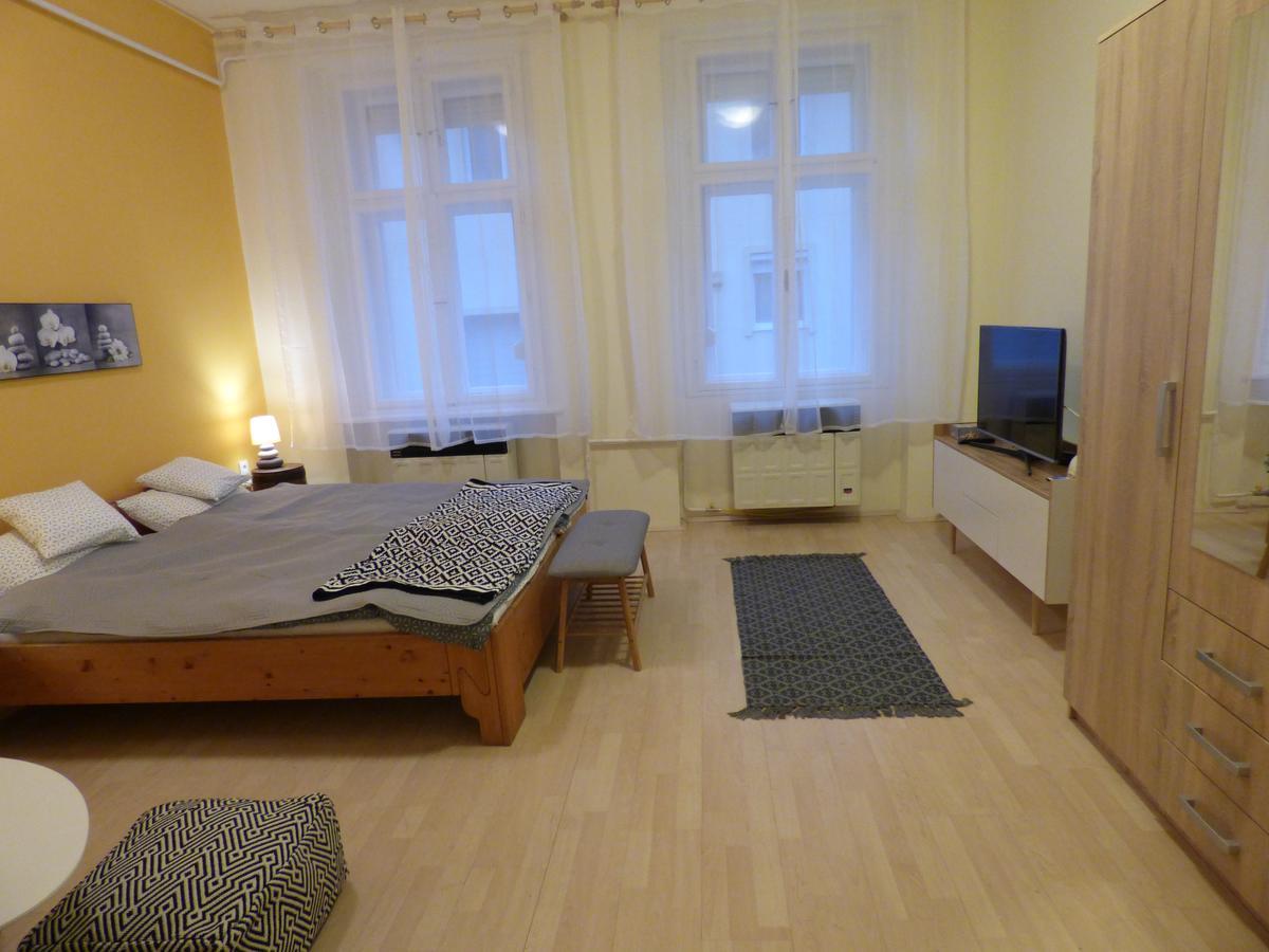 Yellow Apartment Debrecen Exterior photo