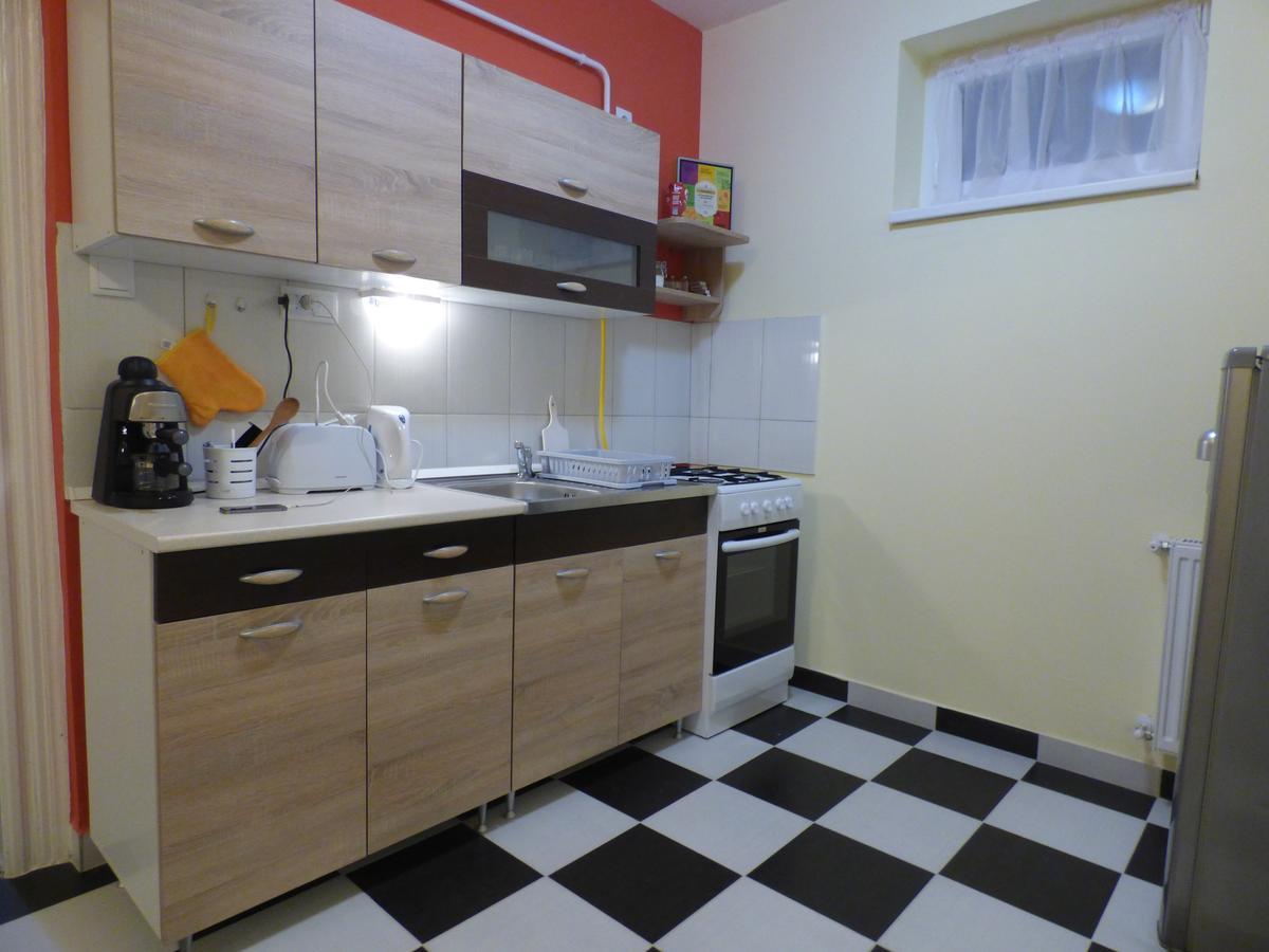 Yellow Apartment Debrecen Exterior photo
